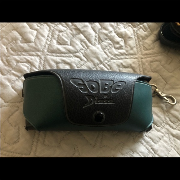 Vintage Sunglasses Set With Case - Picture 5 of 5